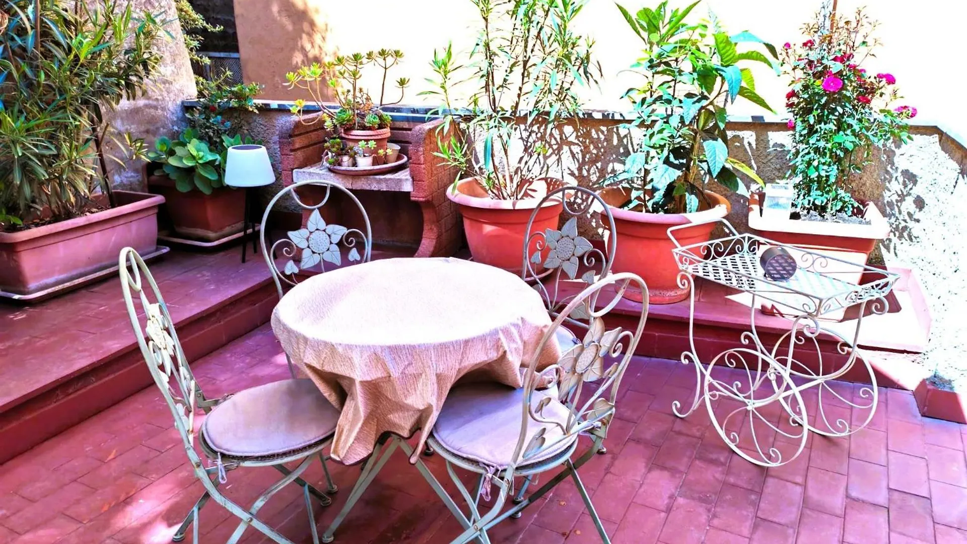 Vatican Heart Leone - Roman Terrace 0*, Rome